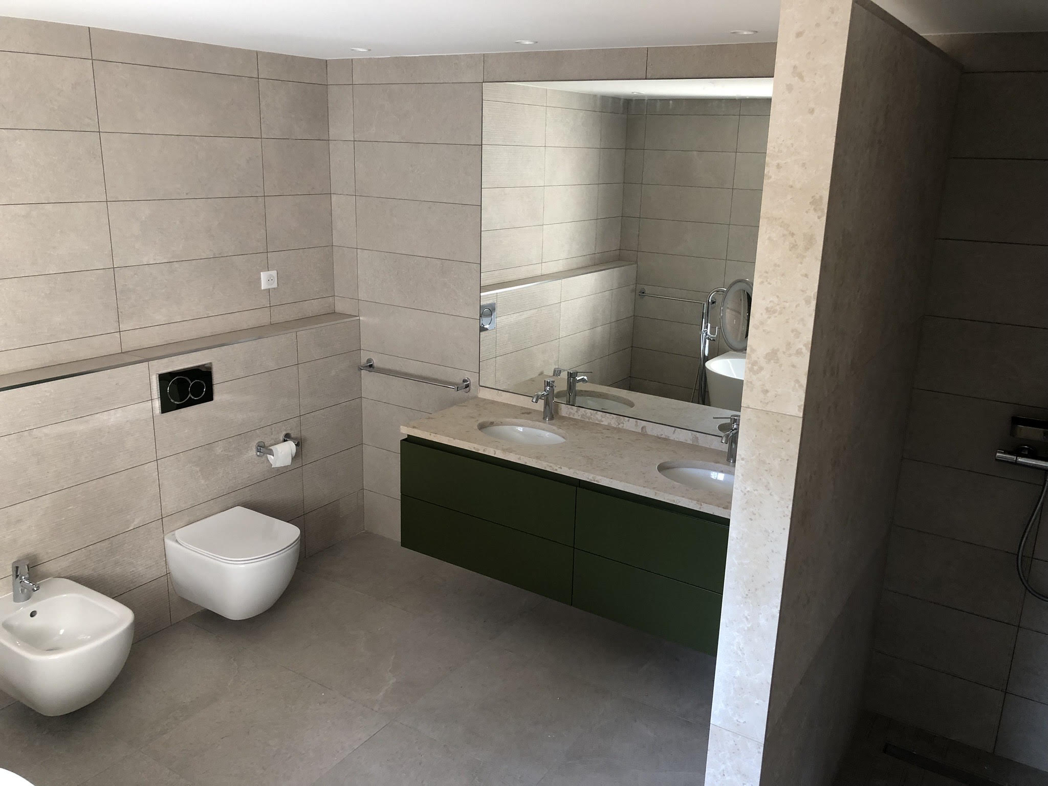 Salle de bain complète réalisée par LT Bâtiment 06